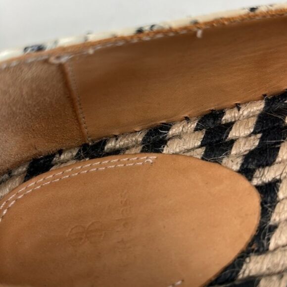 Bill Blass  - Picture 2 of 16